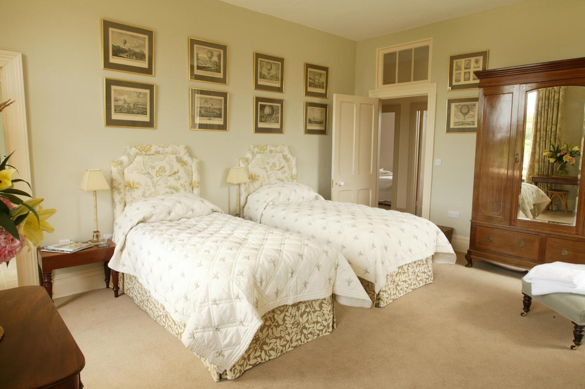 Overtown Manor Bed And Breakfast Swindon Exterior photo
