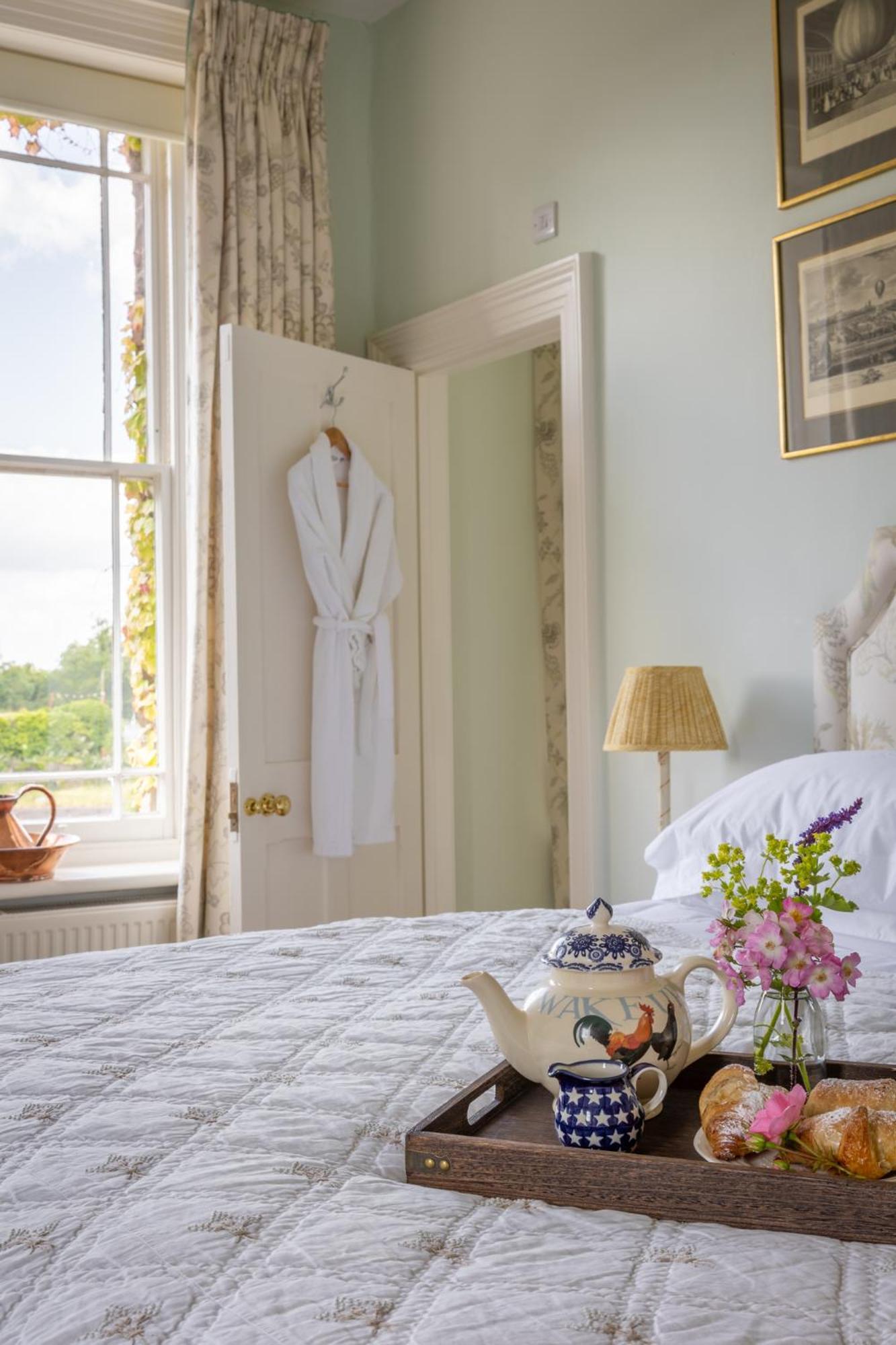 Overtown Manor Bed And Breakfast Swindon Exterior photo