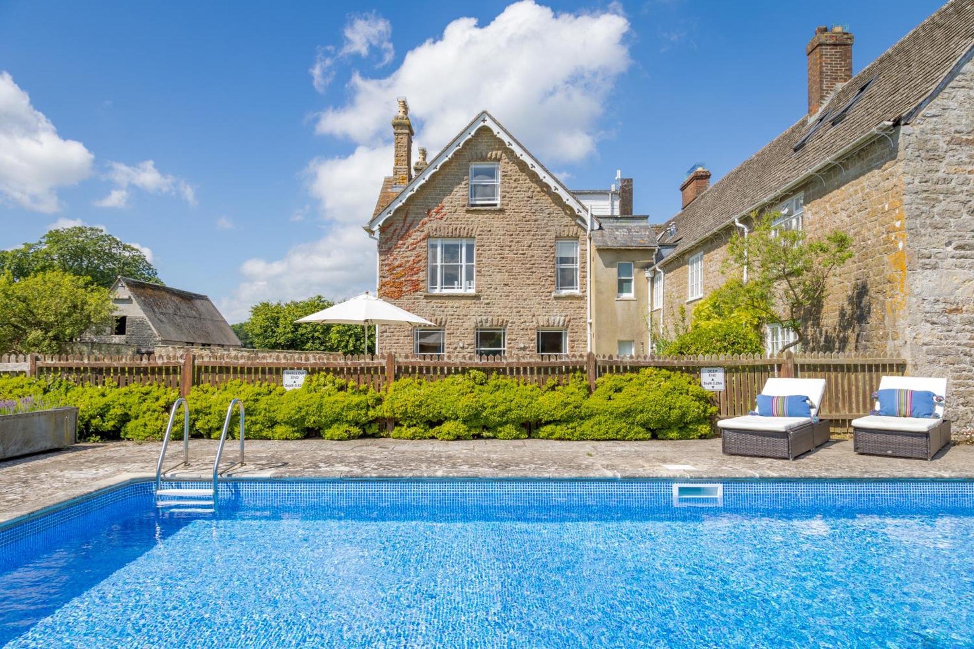 Overtown Manor Bed And Breakfast Swindon Exterior photo