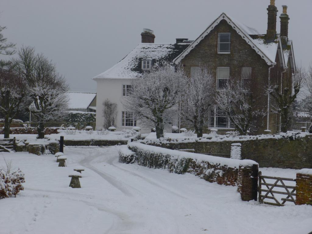 Overtown Manor Bed And Breakfast Swindon Exterior photo