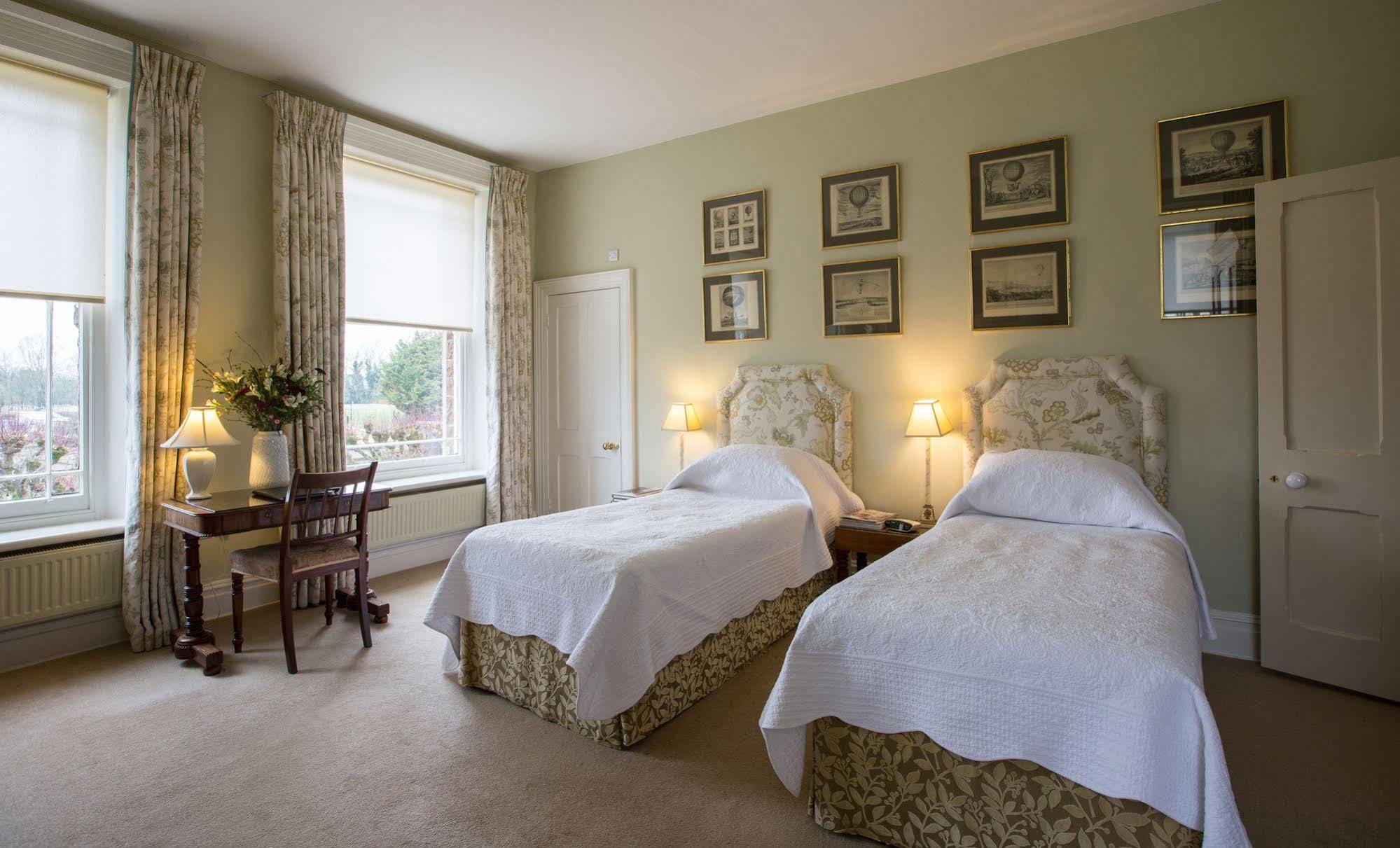 Overtown Manor Bed And Breakfast Swindon Exterior photo